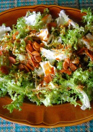 Una foto de Ensalada de escarola con ajo y pimentón