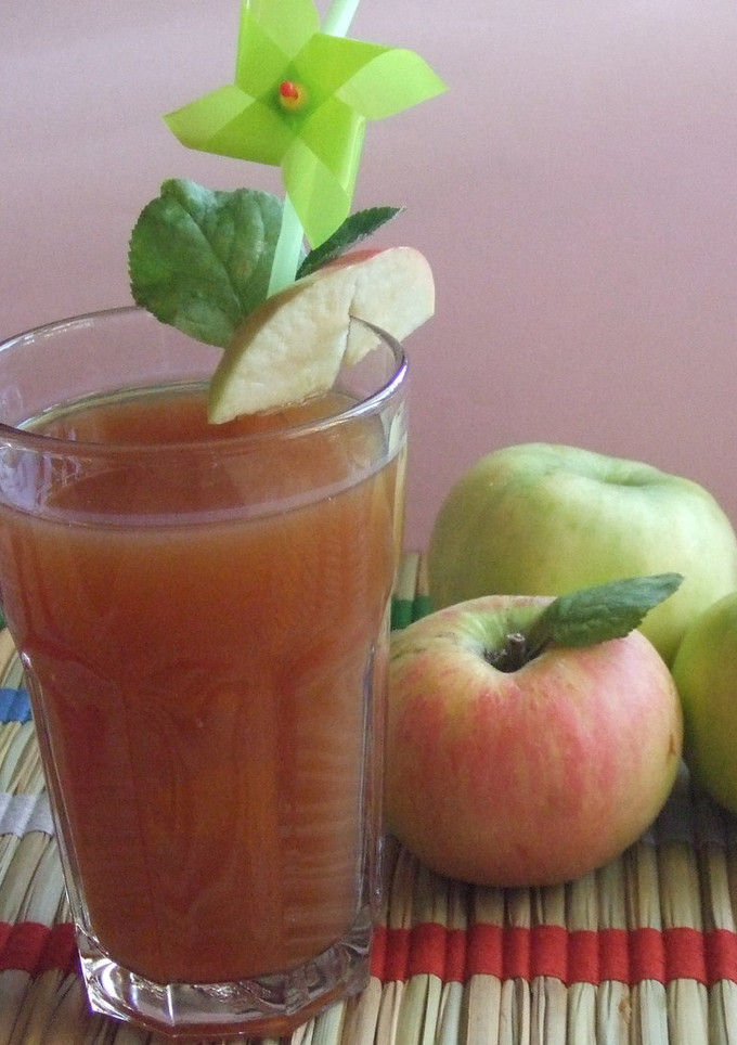 Una foto de Refresco de manzana y canela