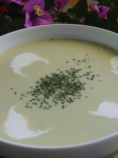Una foto de Vichyssoise auténtica de puerros con nata