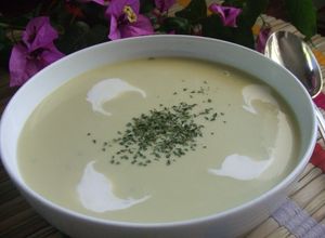 Una foto de Vichyssoise auténtica de puerros con nata