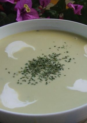 Una foto de Vichyssoise auténtica de puerros con nata