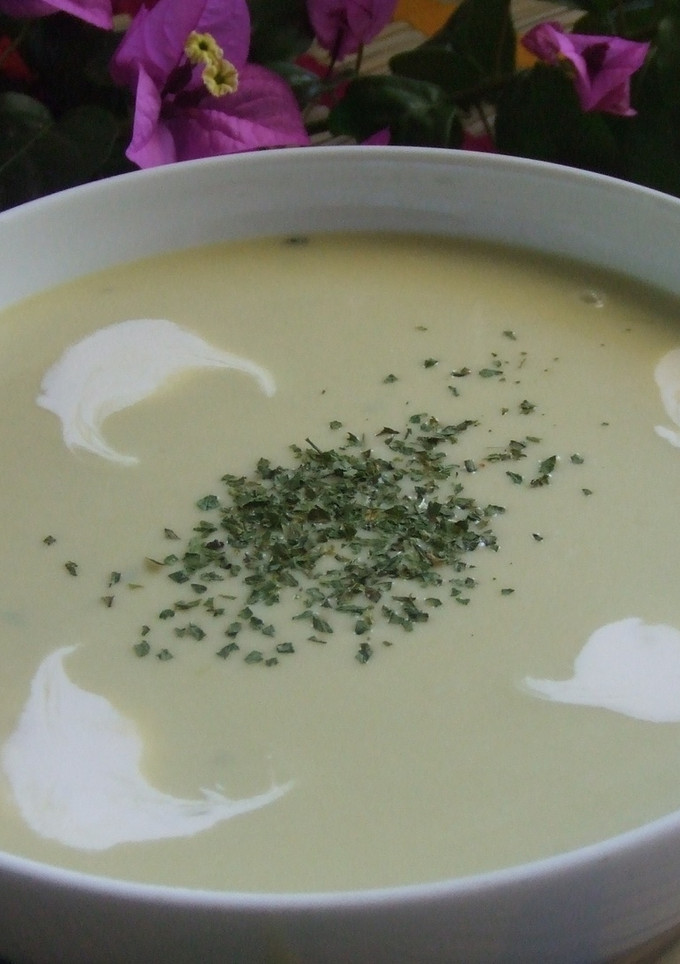 Una foto de Vichyssoise auténtica de puerros con nata