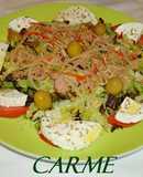 Ensalada con atún y queso fresco