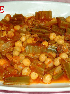 Una foto de Cardo con garbanzos