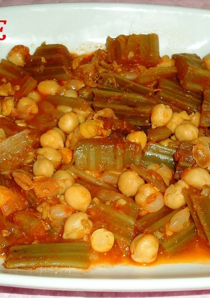 Una foto de Cardo con garbanzos