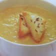 Sopa cremosa de calabaza con curry y leche de coco