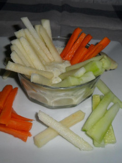 Una foto de Crudités con vinagreta de yogurt y mostaza