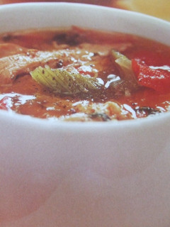 Una foto de Sopa casera de pollo y tomate