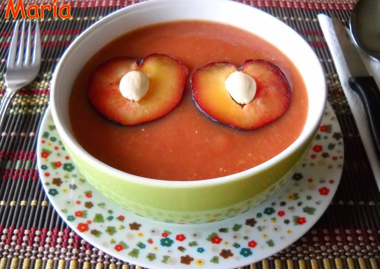 Gazpacho de ciruelas rojas