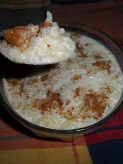 Una foto de Arroz con leche con trocitos de cáscaras de limón