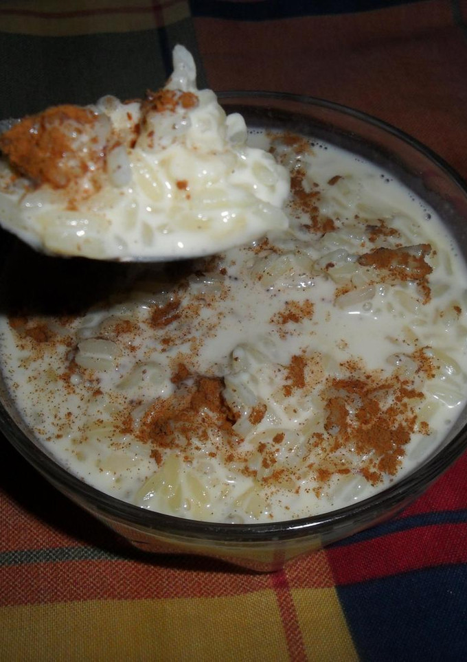 Una foto de Arroz con leche con trocitos de cáscaras de limón