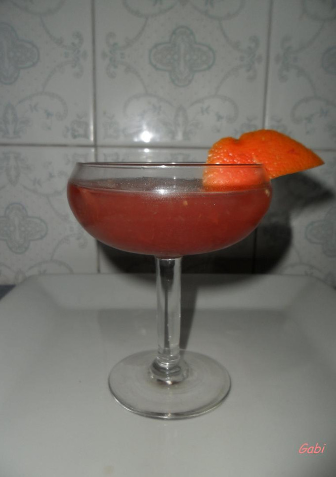 Una foto de Zumo de pomelo con mosto tinto