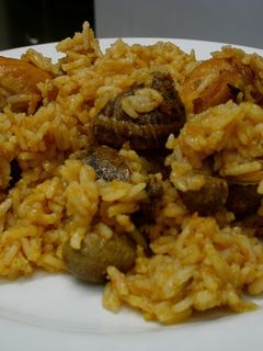 Una foto de Arroz basmati con conejo y caracoles