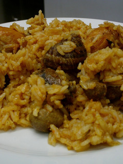 Una foto de Arroz basmati con conejo y caracoles