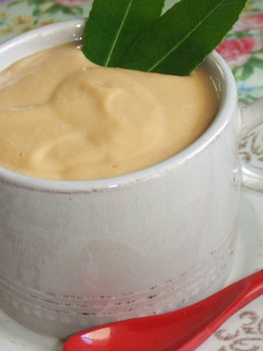 Una foto de Mousse de albaricoques y melocotones frescos
