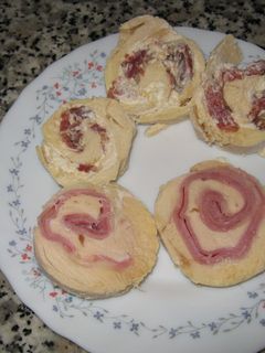 Una foto de Pechugas de pollo rellenas de jamón y queso de untar