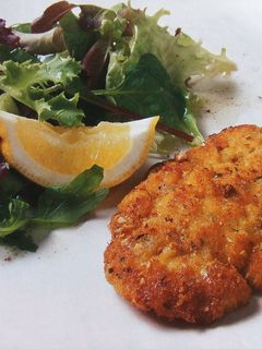 Una foto de Milanesas de cerdo con rebozado de avellanas y orégano
