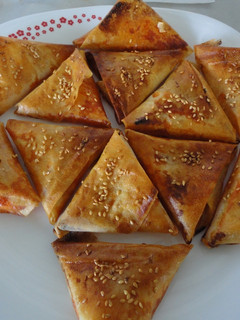 Una foto de Samosas de sobrasada, manzana y miel