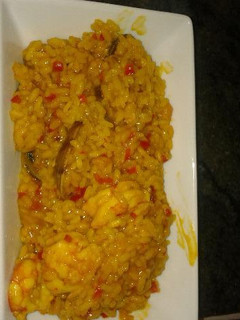 Una foto de Arroz con gambones y almejas de carril