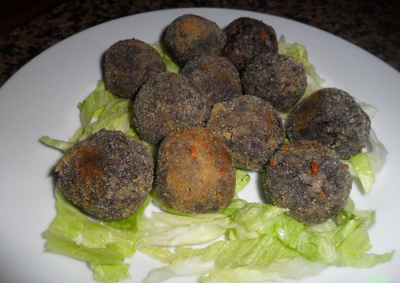 Albóndigas de morcilla rebozadas en almendras<br />