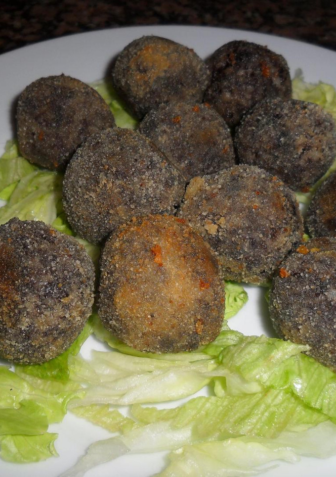 Una foto de Albóndigas de morcilla rebozadas en almendras