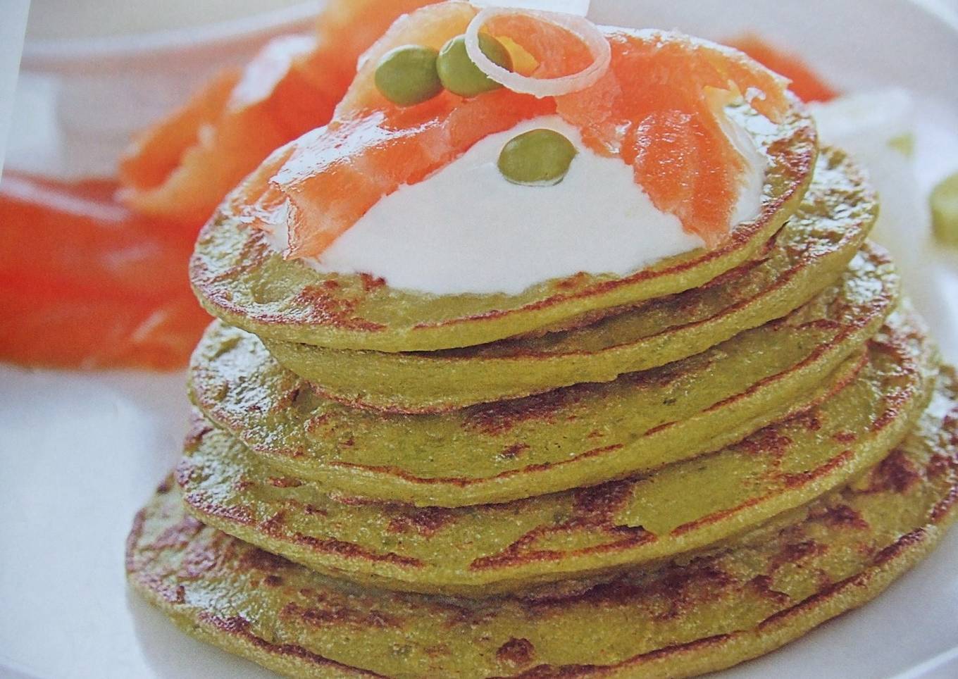 Tortitas de guisantes con salmón ahumado