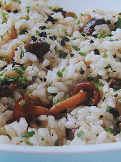 Una foto de Arroz con setitas variadas y trufa negra