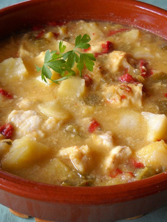Una foto de Rape con patatas y almendras