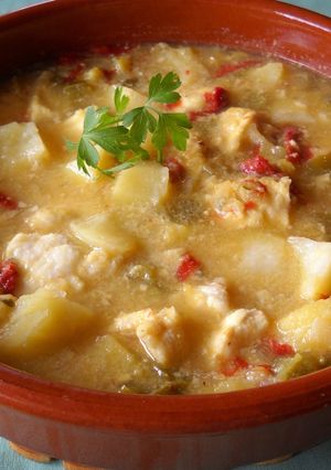 Una foto de Rape con patatas y almendras