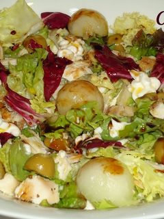 Una foto de Ensalada de pollo, pera y melón