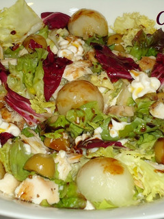 Una foto de Ensalada de pollo, pera y melón