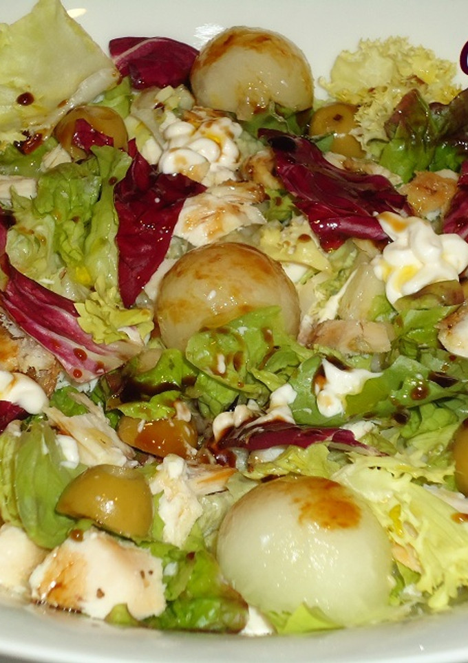 Una foto de Ensalada de pollo, pera y melón