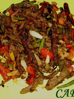Una foto de Salteado de ternera y verduras tipo México