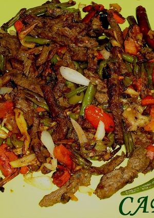 Una foto de Salteado de ternera y verduras tipo México