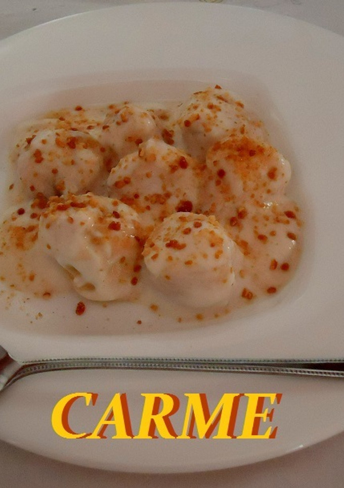 Una foto de Platanos con salsa de yogurt