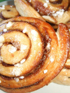Una foto de Caracolas suecas de canela (kanelsnurror)