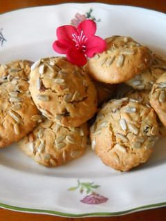 Foto principal de Cookies con pasas y pipas de girasol