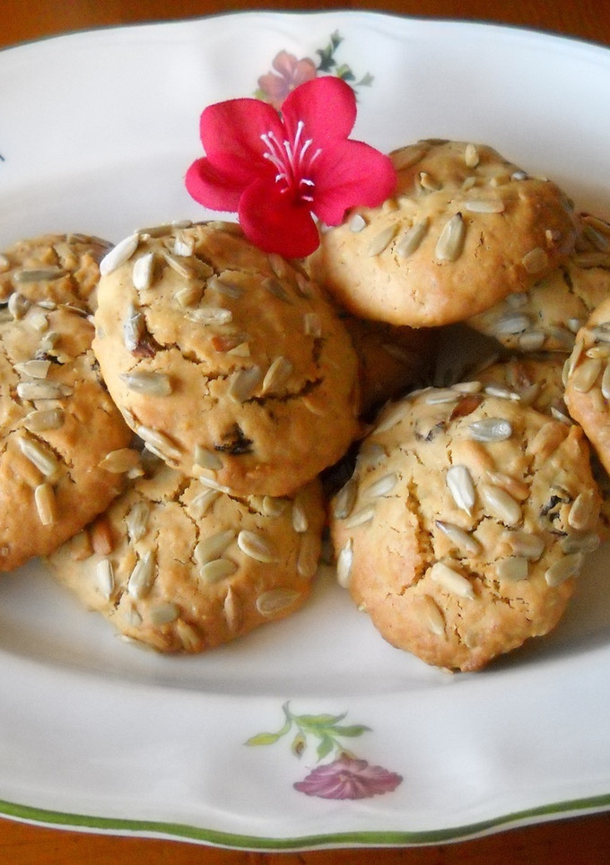 Una foto de Cookies con pasas y pipas de girasol