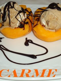 Una foto de Melocotones rellenos de helado