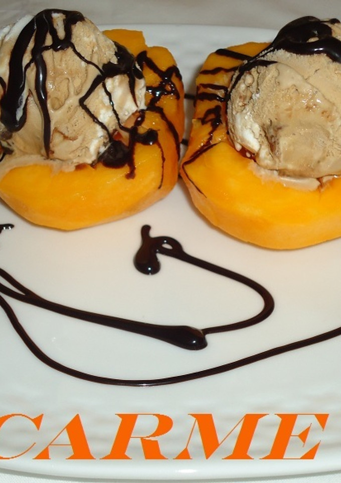 Una foto de Melocotones rellenos de helado