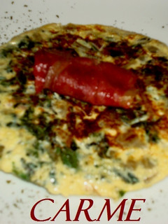 Una foto de Tortilla de acelgas y jamón ibérico