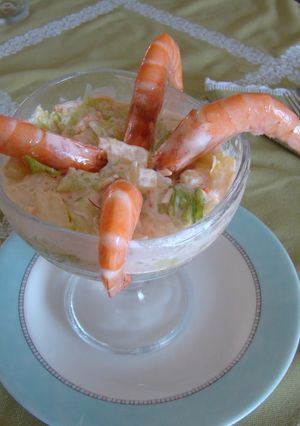 Una foto de Cóctel de langostinos con piña