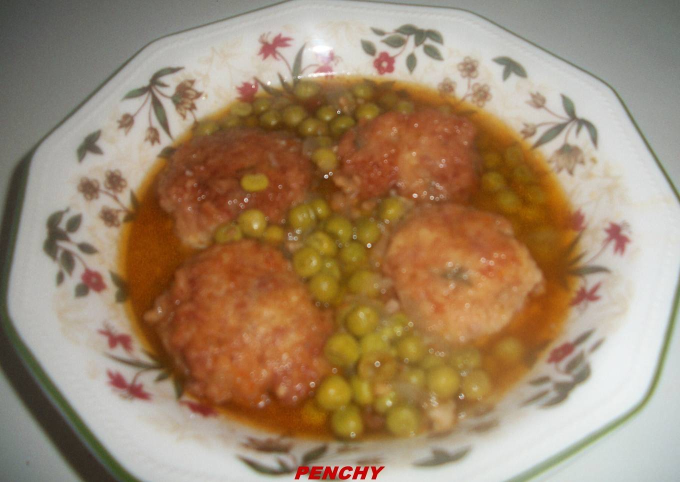 Albondigas con guisantes en salsa (Murcia)<br />