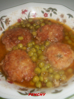 Una foto de Albondigas con guisantes en salsa (Murcia)