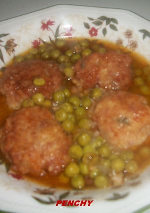 Una foto de Albondigas con guisantes en salsa (Murcia)