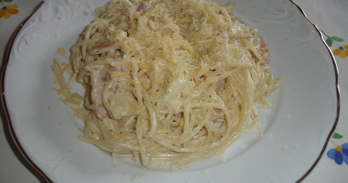 Espaguetis con salsa de nata, la receta sencilla para solucionar una comida llena de sabor en menos de 15 minutos