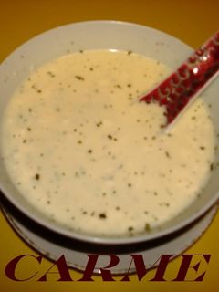 Una foto de Salsa de yogur con jengibre y miel
