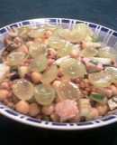 Ensalada de legumbres con uva