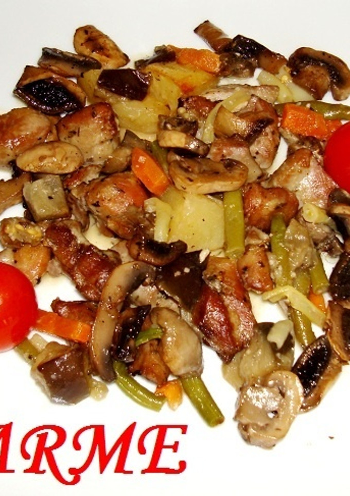 Una foto de Pavo asado con verduras
