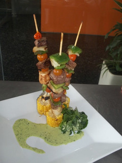Una foto de Brochetas de carne